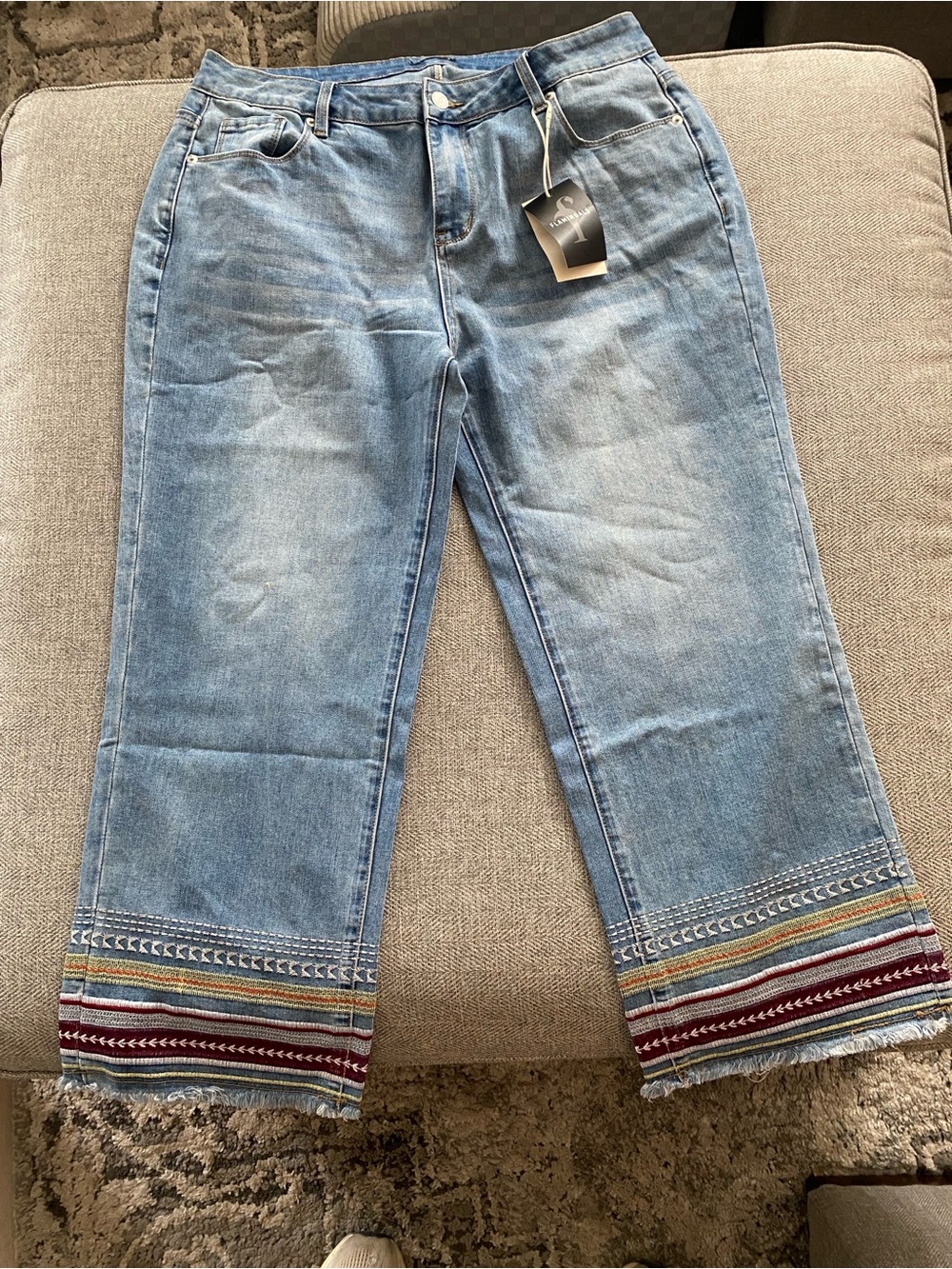 Embroidered Hem Light Blue Cropped Jeans - Picture 2 of 4